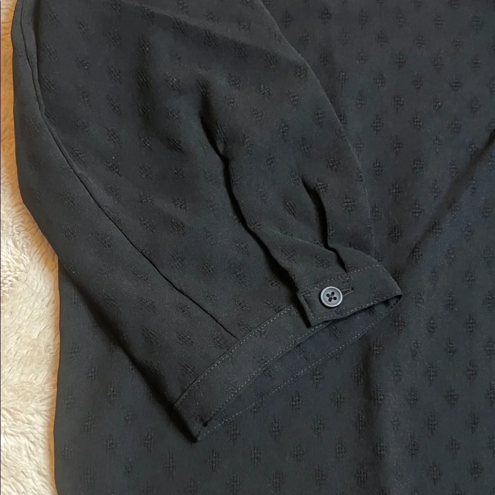 NWOT Elegant Black Women's Flowy Tunic Top with texture sz L - Picture 3 of 8
